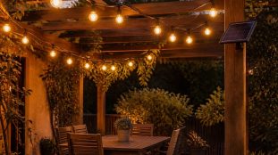 Guirlande solaire : quelle longueur pour une pergola ou un balcon ?